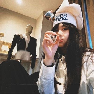 雪中的奇羊